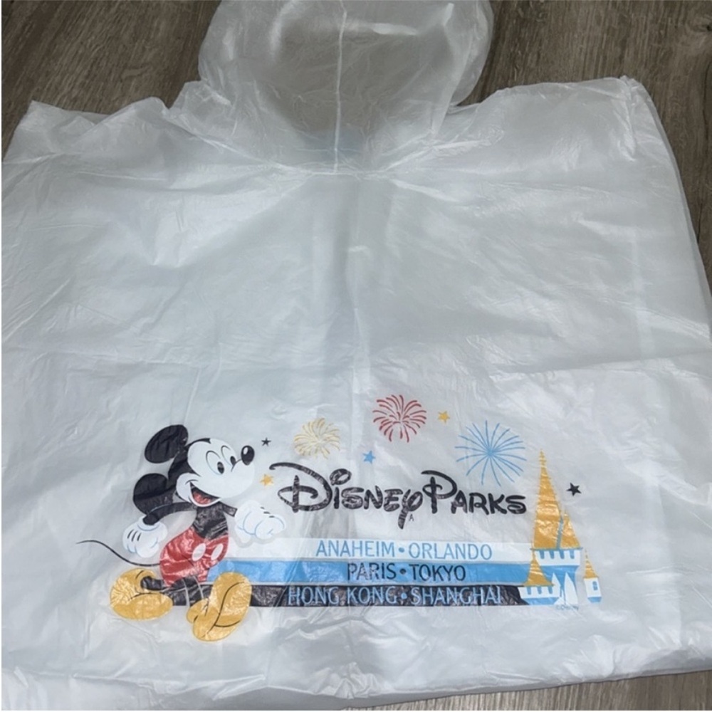 ❤️🔥Firm Price❤️🔥2 Disney World reusable rain jacket adult size (one size) - Picture 2 of 6